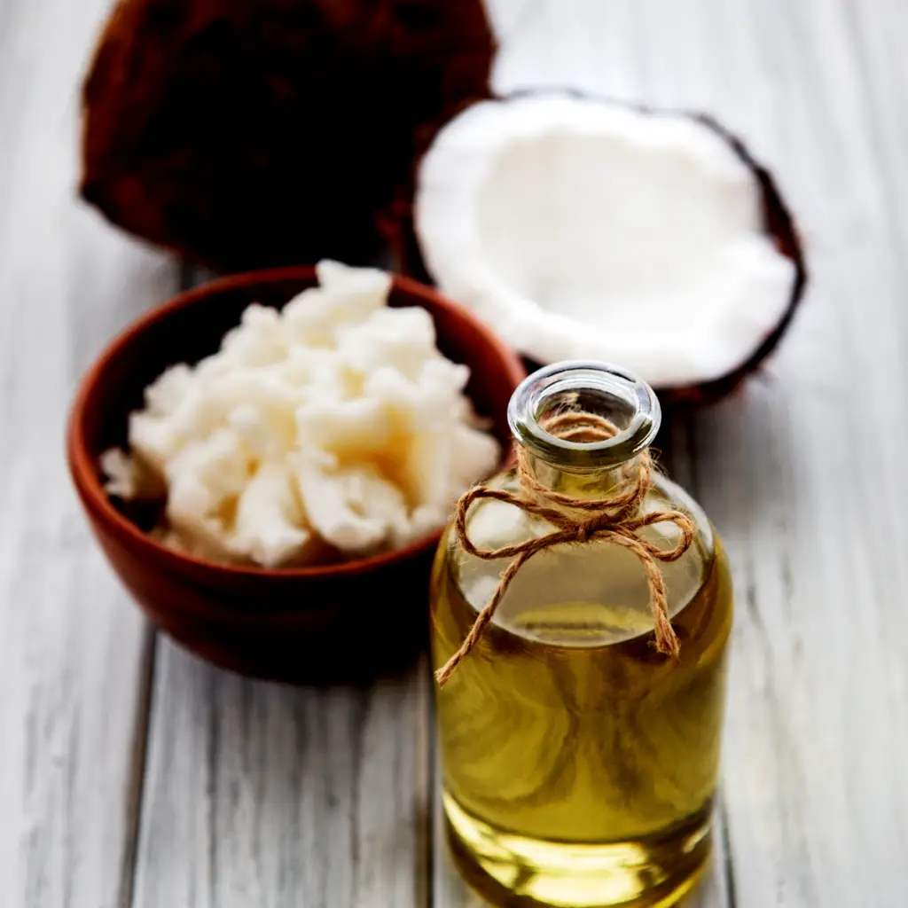 Refined and raw coconut oil